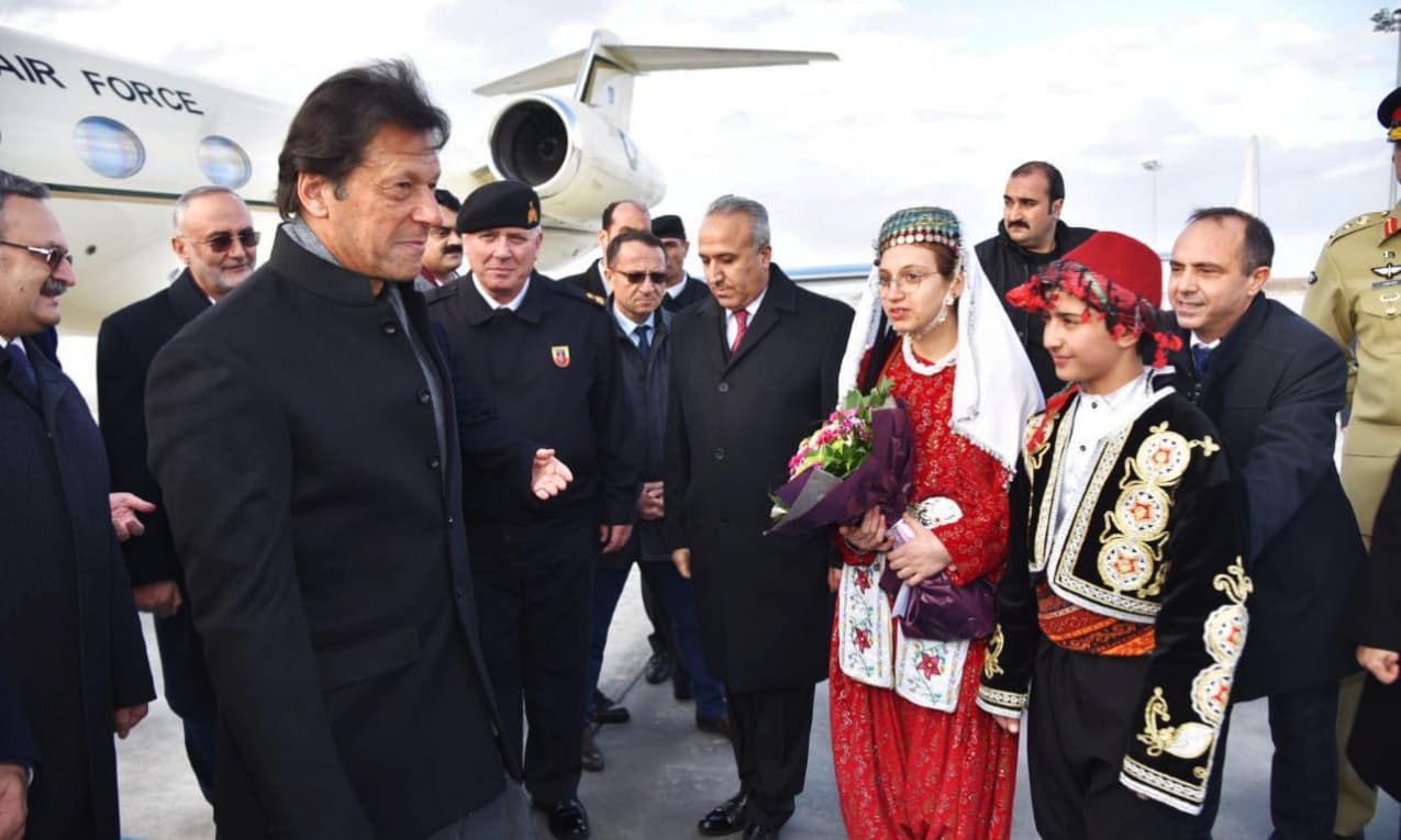 Imran Khan was received by Konya Governor Cüneyit Orhan Toprak, Deputy Mayor Mithat and Pakistan ambassador Syrus Sajjad Qazi at the airport. —PID