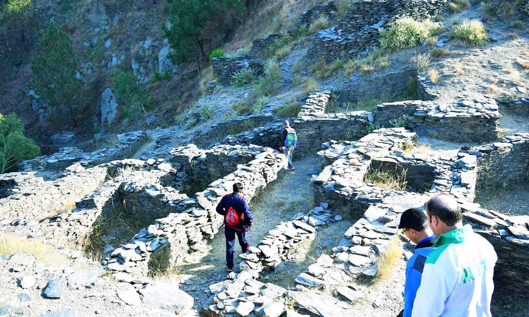 راجا گیرا قلعہ کا اندرونی منظر