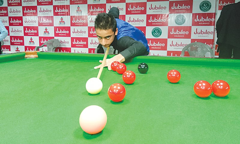 AHSAN Yousuf in action during his match against Waqas Khan at the U-18 National Snooker Championship on Thursday.