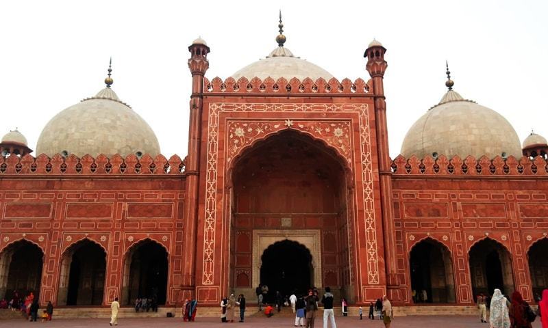 عدالت نے نعلین مبارک کی بازیابی کے لیے الیکٹرونک اور پرنٹ میڈیا پر تشہیر کا حکم جاری کردیا &mdash; فائل فوٹو