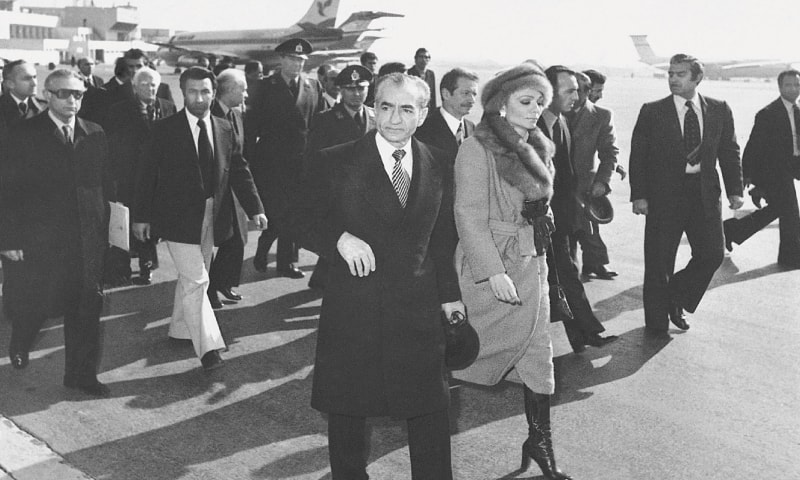 IN this Jan 16, 1979 file photo, Shah Mohammad Reza Pahlavi and Empress Farah walk on the tarmac at Mehrabad Airport in Tehran to board a plane to leave the country.&mdash;AP
