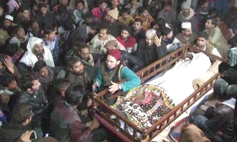 The body of Zeeshan Javaid surrounded by protesters. — DawnNewsTV