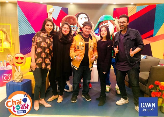 The host of Chai, Toast Aur Host Dino (R) with Sharmeen Obaid-Chinoy (2nd from left) and other guests | Dawn News