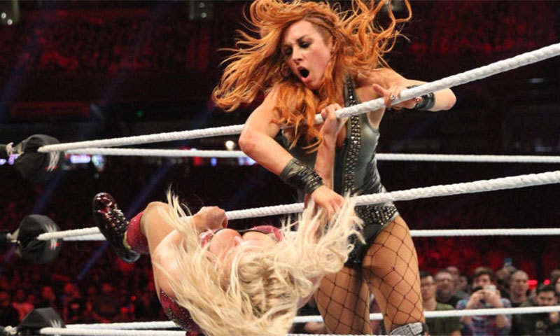 ویمن رائل رمبل میچ کے اختتامی لمحات &mdash; فوٹو بشکریہ ڈبلیو ڈبلیو ای