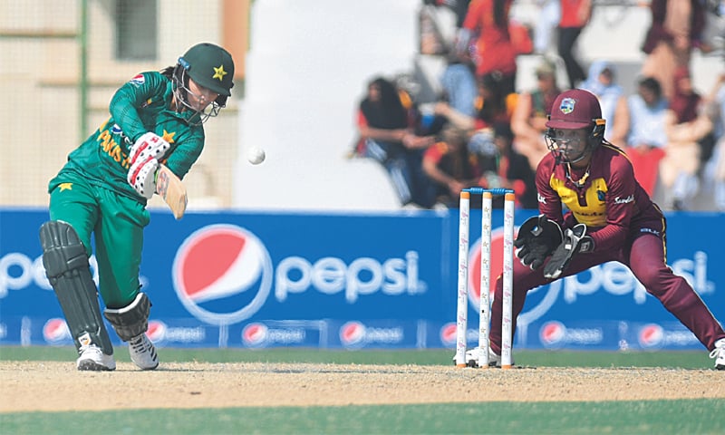 KARACHI: Players in action during the first T20 being played between Pakistan and West Indies women’s teams at the Southend Club
on Thursday.—Shakeel Adil/White Star KARACHI: Players in action during the first T20 being played between Pakistan and West Indies women’s teams at the Southend Club
on Thursday.—Shakeel Adil/White Star