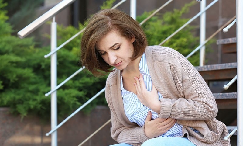 اس کی علامات خصوصاً خواتین میں، بالکل مختلف ہوسکتی ہیں&mdash; شٹر اسٹاک فوٹو