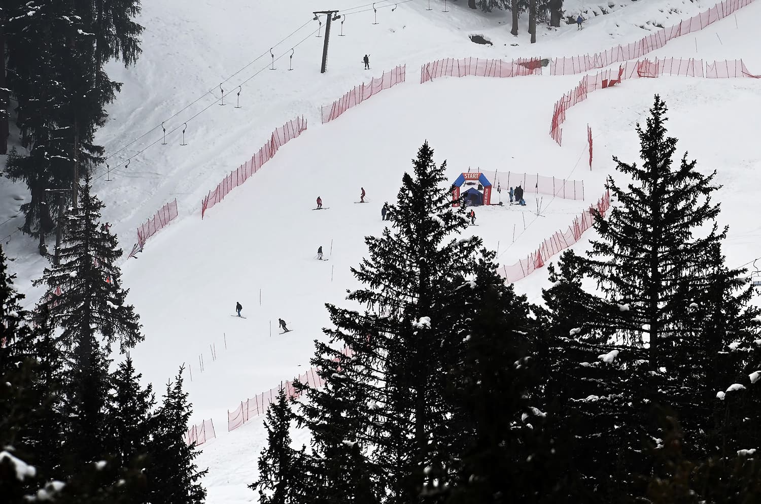 International skiers practice ahead of the competing in the CAS Karakoram International Alpine Ski Cup . ─ AFP