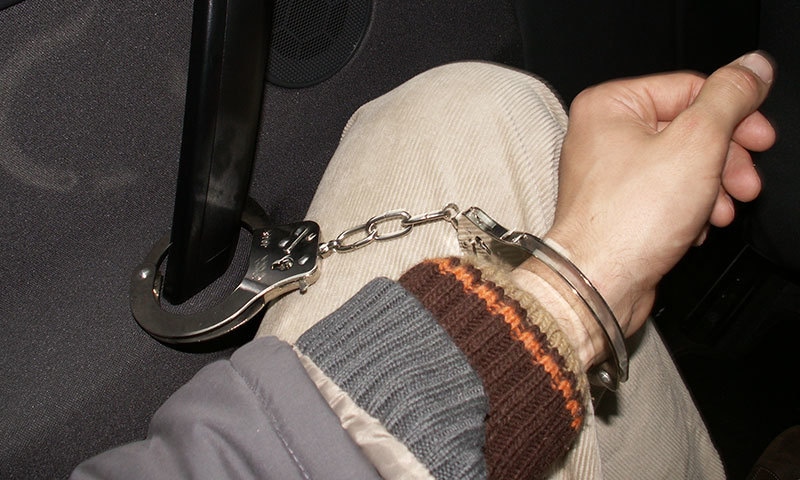 نیب حکام کے مطابق ملزم پر 4 کروڑ 46 لاکھ روپے کے غبن کا الزام ہے &mdash; فوٹو: شٹر اسٹاک