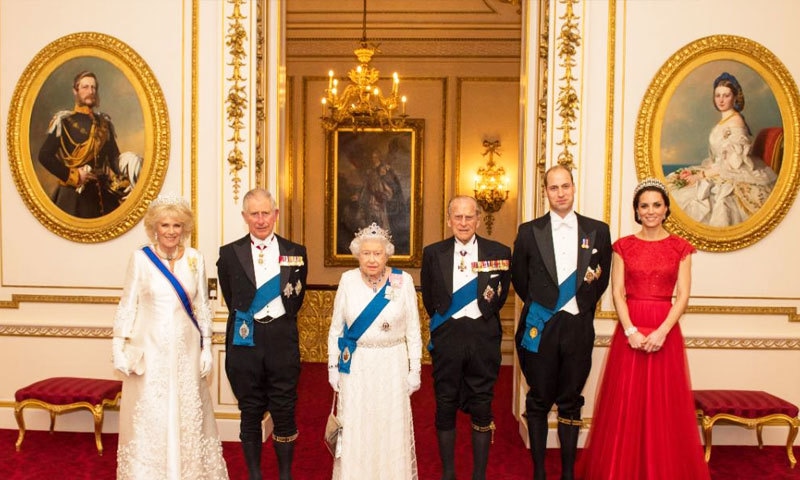 ترتیب سے بادشاہ بننے کا نمبر شہزادہ ولیم کے والد کا تھا—فوٹو: سی این این