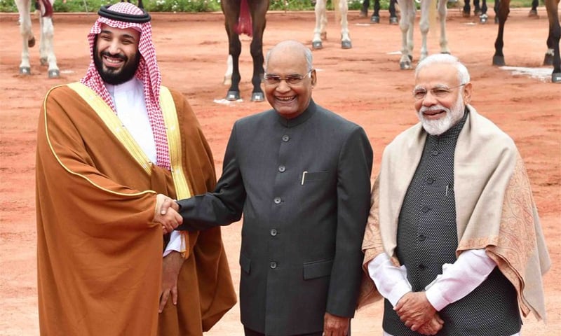 Saudi Crown Prince Mohammad bin Salman shakes hands with Indian President Ram Nath Kovind during a ceremonial reception at the Presidential Palace in New Delhi. Indian Prime Minister Narendra Modi looks on. ─ Photo courtesy President of India Twitter