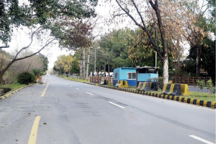 Checkposts set up on a median on Margalla Road. — White Star