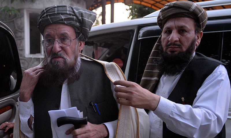 مولانا سمیع الحق کو گزشتہ سال ان کی رہائش پر تیز دھار آلے کے وار کر کے قتل کردیا گیا تھا— فائل فوٹو: اےا یف پی مولانا سمیع الحق کو گزشتہ سال ان کی رہائش پر تیز دھار آلے کے وار کر کے قتل کردیا گیا تھا— فائل فوٹو: اےا یف پی