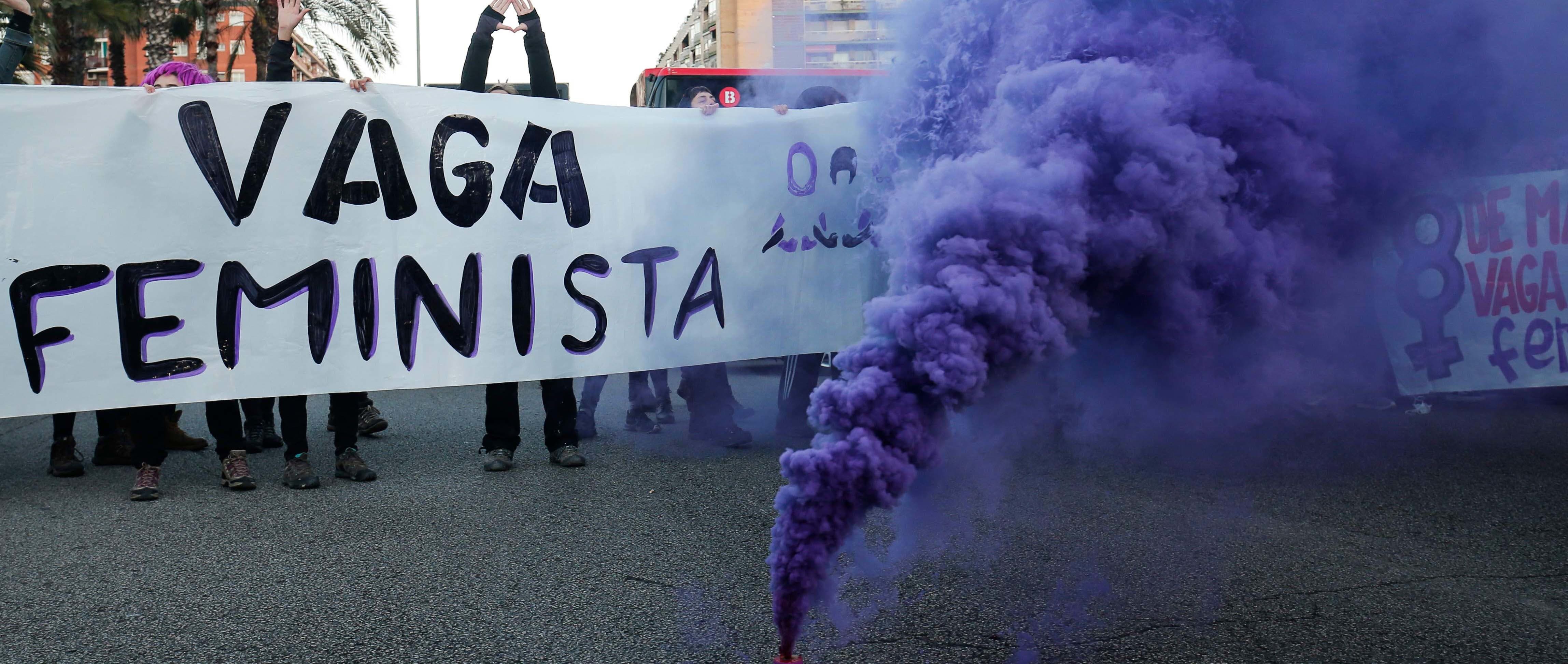 Demonstrators block the Gran Via street during a protest marking International Women's Day in Barcelona on March 8, 2019. - Unions, feminist associations and left-wing parties have called for a work stoppage for two hours on March 8, hoping to recreate the strike and mass protests seen nationwide to mark the same day in 2018. (Photo by PAU BARRENA / AFP) — AFP or licensors