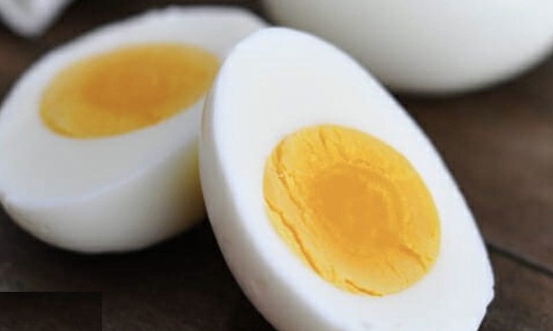 کسی بھی صورت میں ہفتہ وار 4 سے زائد انڈے نہ کھائے جائیں، ماہرین&mdash;فوٹو: ای ڈرگ