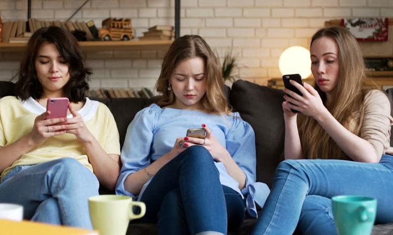 18 سال اور 30 کے بالغ میں فرق ہوتا ہے، ماہرین—فوٹو: شٹر اسٹاک