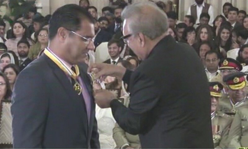 18 غیر ملکی سمیت 128 شخصیات کو سول اور ملٹری ایوارڈز سے نوازا گیا &mdash; فوٹو: ڈان نیوز