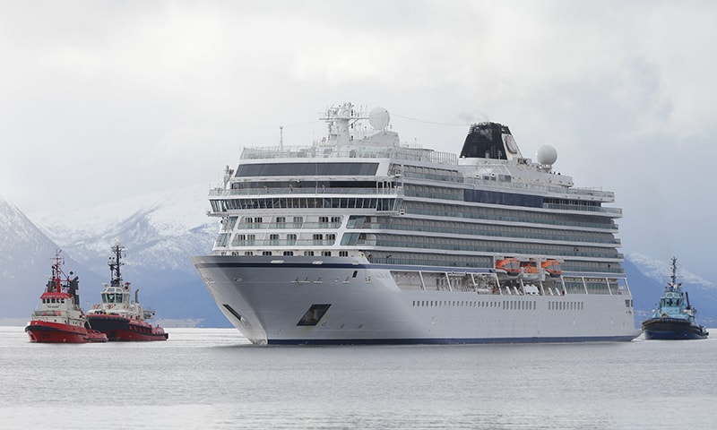 The cruise ship Viking Sky arrives at port off Molde, Norway, on Sunday March 24, 2019, after problems in heavy seas off Norway's western coast. ─ AP