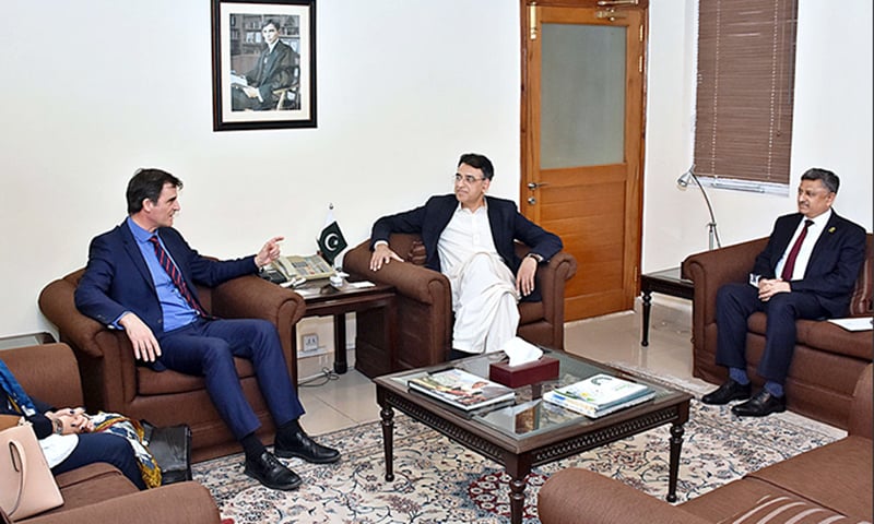 IMF Mission Chief for Pakistan Ernesto Ramirez Rigo called on Finance Minister Asad Umar. Finance Secretary Mohammad Younus Dagha was also present. — APP