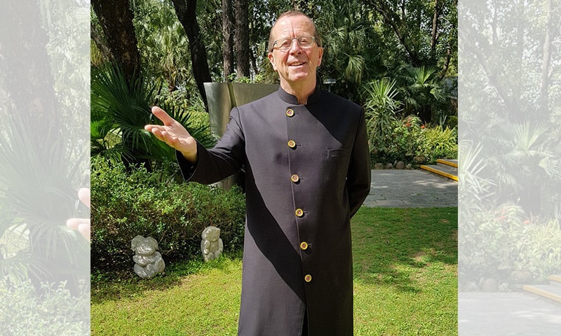 جرمن سفیر نے جانے سے پہلے اپنے لیے خصوصی شیروانی بھی تیارکروائی&mdash;تصویر بشکریہ ٹوئٹر