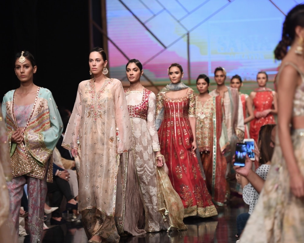 Sania Maskatiya and Zara Shahjahan steal the show on PSFW Day1 ...