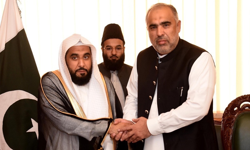 امام کعبہ نے پارلیمنٹ ہاؤس کا دورہ کیا اور چیئرمین اور اسپیکر اسمبلی سے ملاقات کی &mdash; فوٹو: قومی اسمبلی