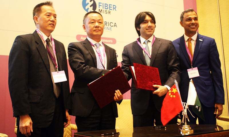 قاہرہ میں دونوں کمپنیوں کے درمیان معاہدے پر دستخط ہوئے—فوٹو: سائبرنیٹ پاکستان قاہرہ میں دونوں کمپنیوں کے درمیان معاہدے پر دستخط ہوئے—فوٹو: سائبرنیٹ پاکستان