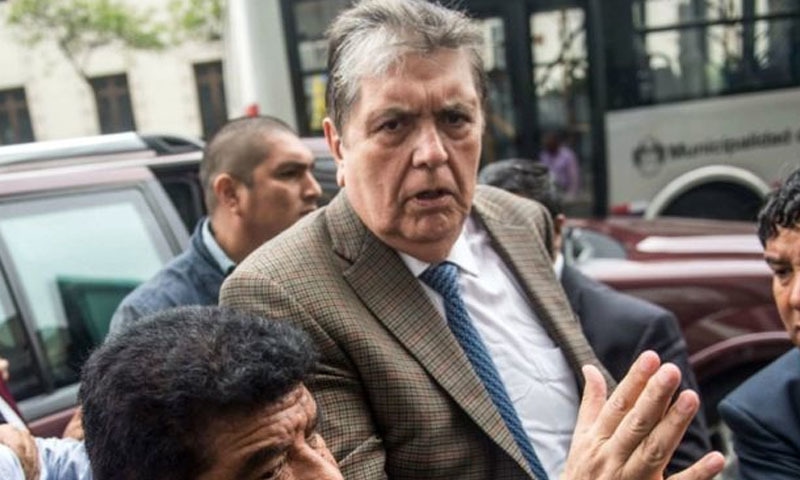 دوران آپریشن تین مرتبہ ہوش میں لانے کی کوشش کی گئی—فوٹو: اے ایف پی دوران آپریشن تین مرتبہ ہوش میں لانے کی کوشش کی گئی—فوٹو: اے ایف پی