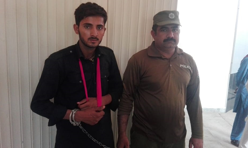 پولیس کے مطابق ملزم نے دھمکی آمیز خط گھر میں پھینکا تھا &mdash; فوٹو: محمد علی