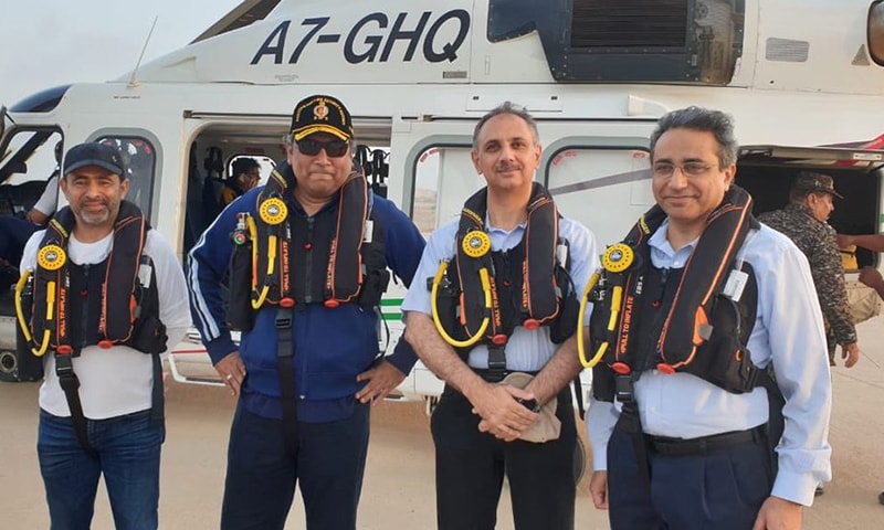 دونوں وزرا نے ٹوئٹر پر اپنی تصاویر شیئر کر کے روانگی سے آگاہ کیا&mdash;تصویر بشکریہ فیس بک