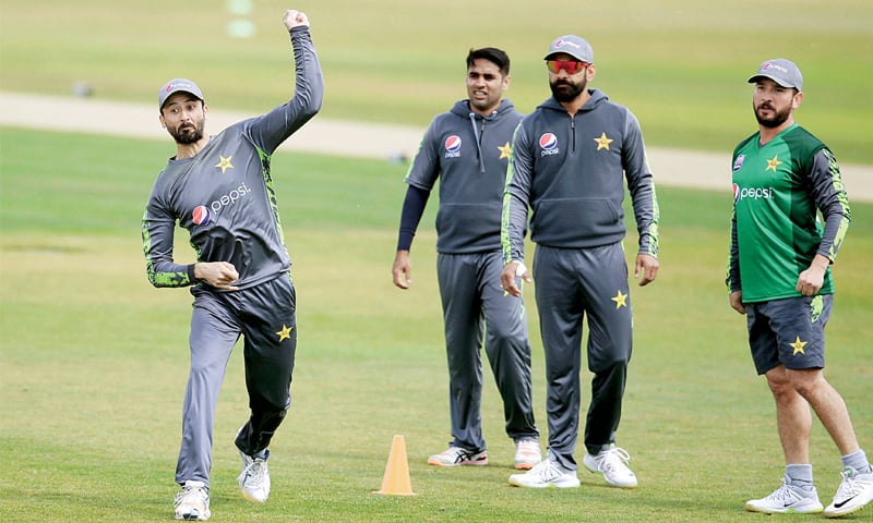 SOUTHAMPTON: Pakistan fast bowler Junaid Khan throws the ball as team-mates Abid Ali (second L), Mohammad Hafeez (second R) and Yasir Shah look on during a practice session at the Ageas Bowl on Friday.—AP