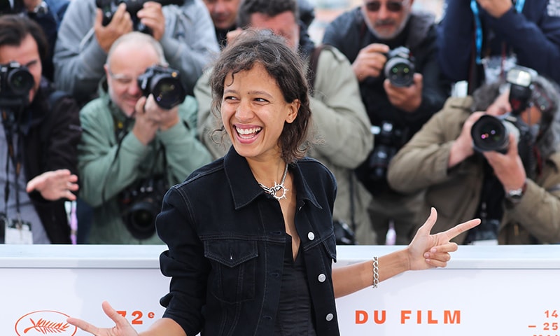 میٹی ڈیوپ کے مطابق ایک سیاہ فام عورت ہونے کے ناطے وہ بہت شدت سے سیاہ فام کرداروں کی کمی محسوس کرتی ہوں — تصویر:اے ایف پی میٹی ڈیوپ کے مطابق ایک سیاہ فام عورت ہونے کے ناطے وہ بہت شدت سے سیاہ فام کرداروں کی کمی محسوس کرتی ہوں — تصویر:اے ایف پی