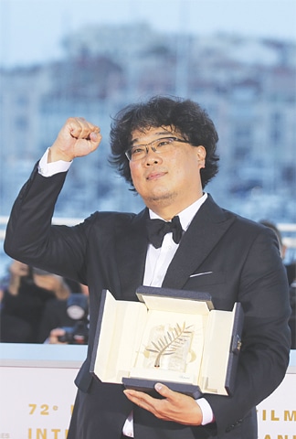 CANNES: Director Bong Joon-ho poses with the  award on Saturday.&mdash;AP