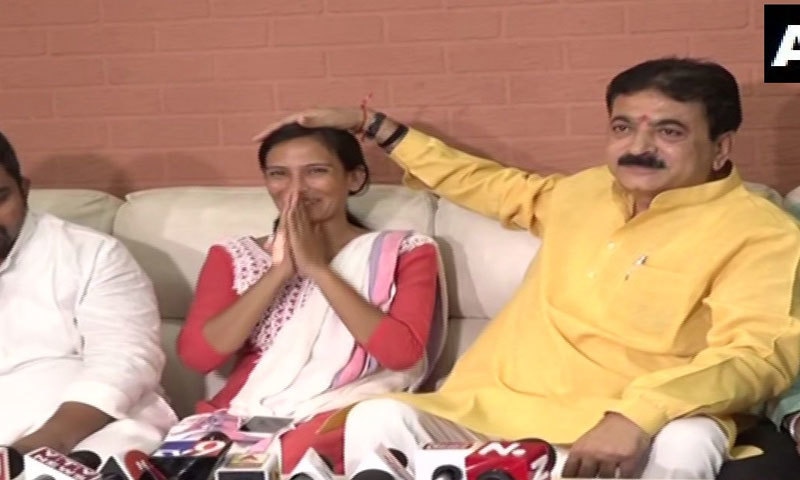 ویڈیو وائرل ہونے کے بعد رکن اسمبلی نے خاتون سے معذرت کرلی&mdash;فوٹو: اے این آئی