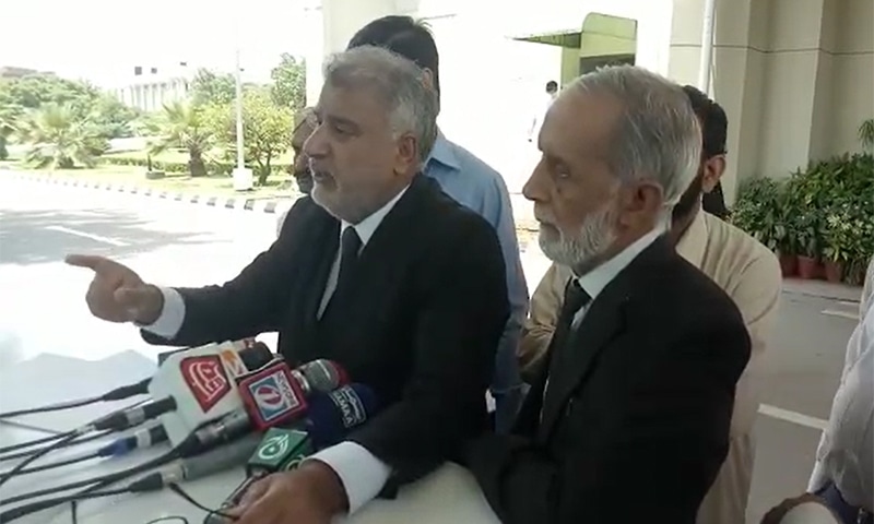 &ldquo;Instead of traditional protest marches on the Constitution Avenue, this time we will not boycott court proceedings rather protest inside the court premises by locking down the courts,&rdquo; warned SCBA president Amanullah Kanrani while speaking to the media at the Supreme Court building. &mdash; Screengrab via video provided by Haseeb Bhatti