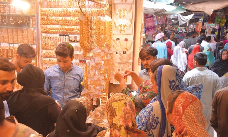 FAISALABAD: Women are buying jewellery in Anarkali Bazaar on the eve of Eidul Fitr on Tuesday. According to traders, prices of local items have surged by 20-25pc while those of imported goods by 30-40pc having adverse impact on the overall Eid sales. — Online