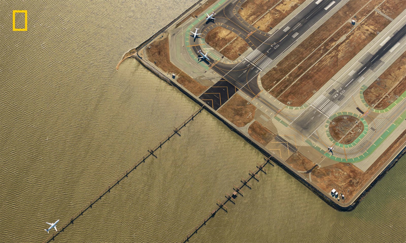 سان فرانسسکو ائیرپورٹ کی تصویر — فوٹو بشکریہ جیسن ٹوڈورو/نیشنل جیوگرافک