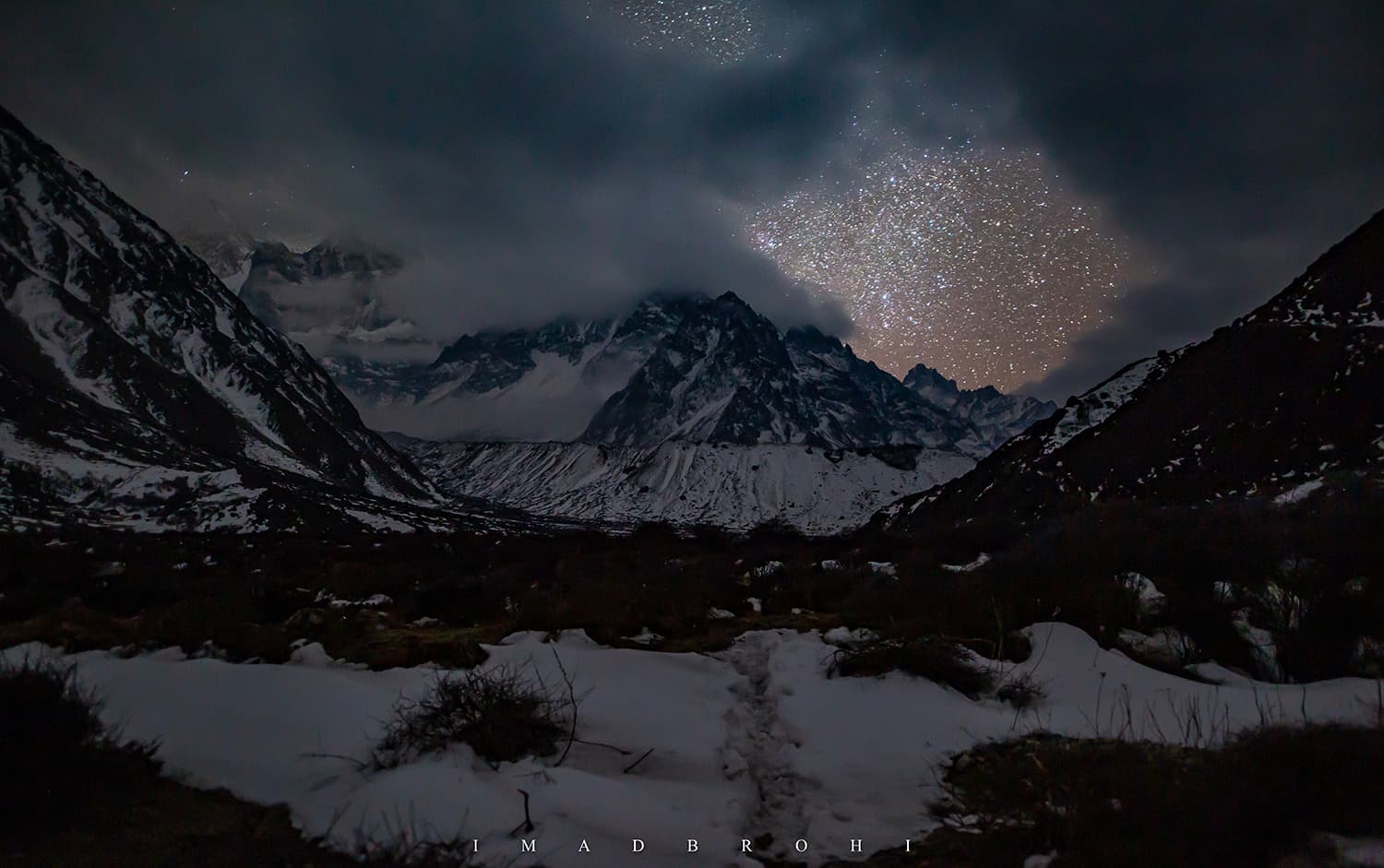 Mountains, clouds, glacier and stars made a dramatic night at Khambachen.