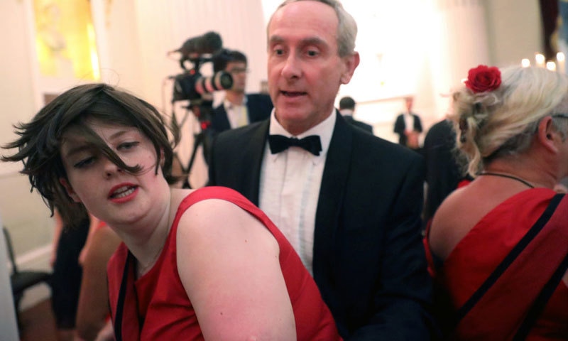 خواتین تقریب کے دوران احتجاج ریکارڈ کروانا چاہتی تھیں&mdash;اسکرین شاٹ