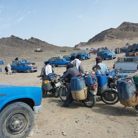 Oil and diesel is being brought on pick-up vehicles and on motorbikes. An estimated 6,000,000 litres are smuggled daily | Photo by the writer