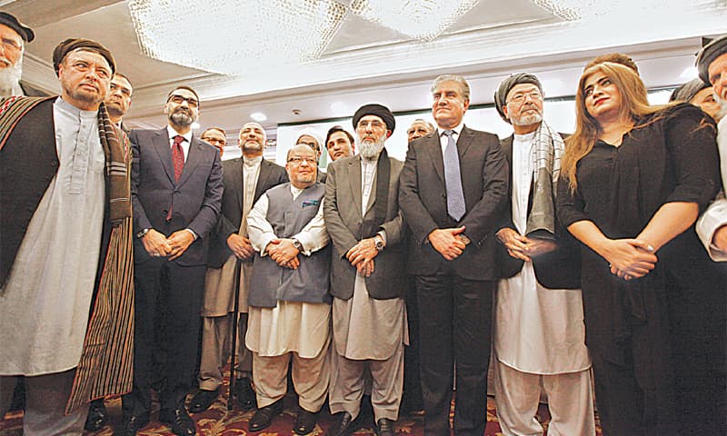 BHURBAN: Afghan politicians Karim Khalili, Gulbadin Hekmatyar, Haneef Atmar and Atta Noor Mohammad pose for a group photo with Foreign Minister Shah Mehmood Qureshi after the opening session of an Afghan Peace Conference on Saturday.&mdash;White Star