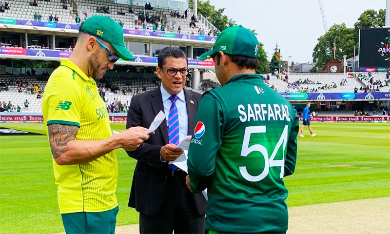 Skippers Sarfaraz Ahmed and Faf du Plessis ready for the toss. â Photo courtesy CWC Twitter