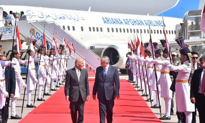 President Ghani with  Adviser to PM for Commerce, Textile and Industry Production Abdul Razak Dawood. — APP