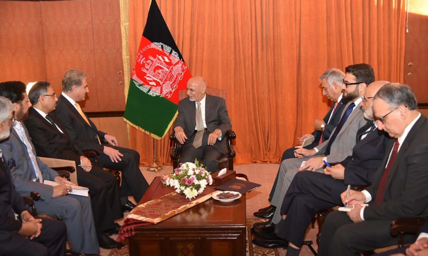 President Ghani meets Foreign Minister Shah Mahmood Qureshi. — Photo: GoP Twitter