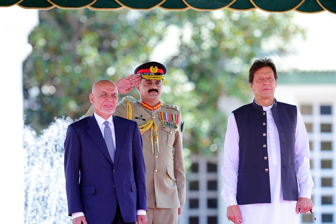 PM Imran and President Ghani observing the guard of honour. — Government of Pakistan