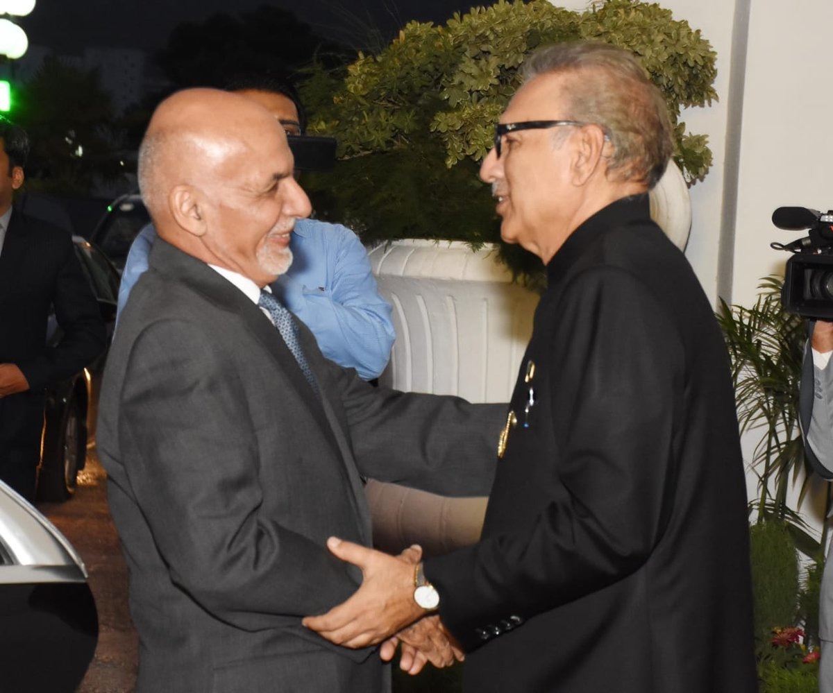 President Alvi greeting Afghan President Ghani at the President House. —GOP Twitter