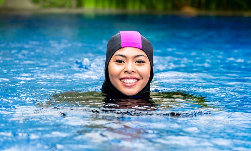 یورپی و امریکی خواتین برقینی کا بہت زیادہ استعمال کرتی ہیں—فوٹو: شٹر اسٹاک