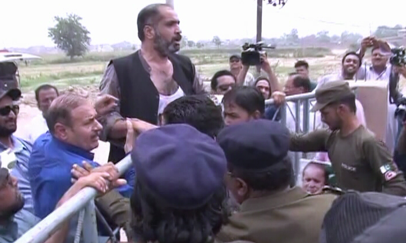 Police prevent PML-N workers from entering the jail grounds. — DawnNewsTV