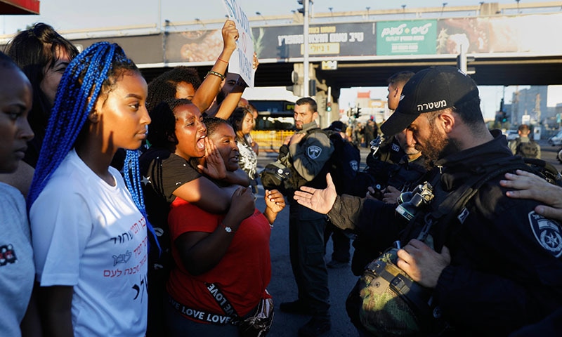 نسلی تعصب کے خلاف مظاہرے امریکا میں عمومی بات ہے—تصویر: اے ایف پی نسلی تعصب کے خلاف مظاہرے امریکا میں عمومی بات ہے—تصویر: اے ایف پی