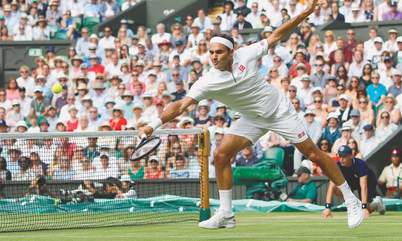 SWITZERLAND’S Roger Federer hits a return to Kei Nishikori of Japan during their quarter-final.—AFP