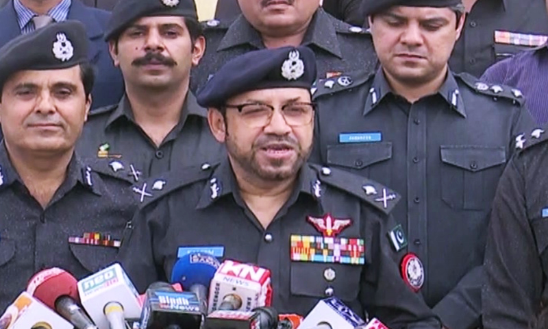 IG Sindh Dr Syed Kaleem Imam speaks to the media in this file photo as outgoing Karachi police chief Dr Amir Ahmed Shaikh (first from left) looks on. Photo: DawnNewsTV/File